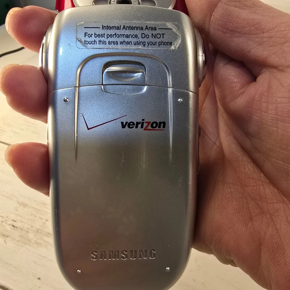 2 Vintage Samsung SCH-A950 Flip Phones Red & Silver TESTED‎ WORKING